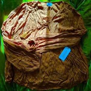 **NEW WITH TAGS** Shyanne Pecan Top Size XL